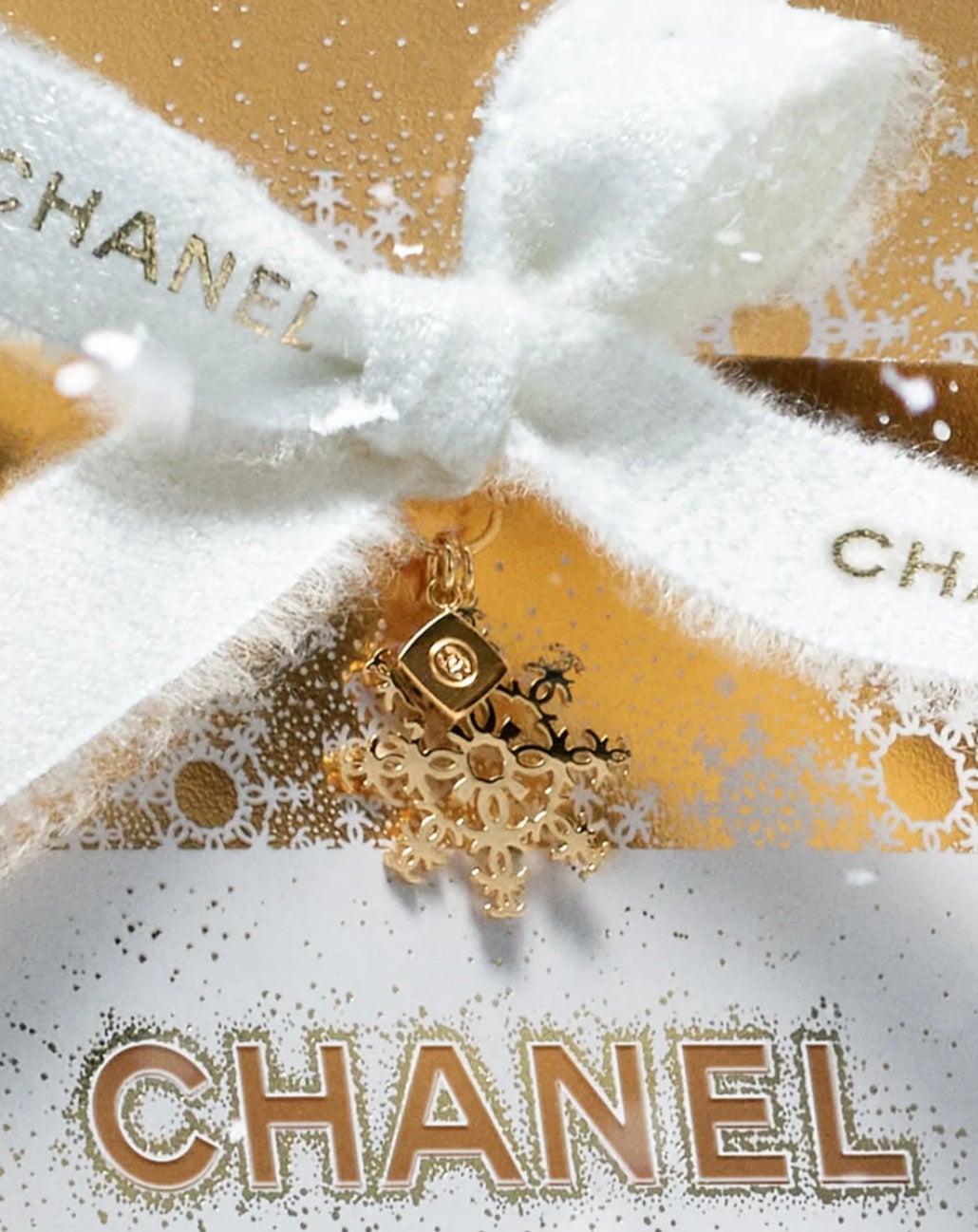 シャネルオンライン♡ホリデー限定無料ギフトラッピング（チャーム付