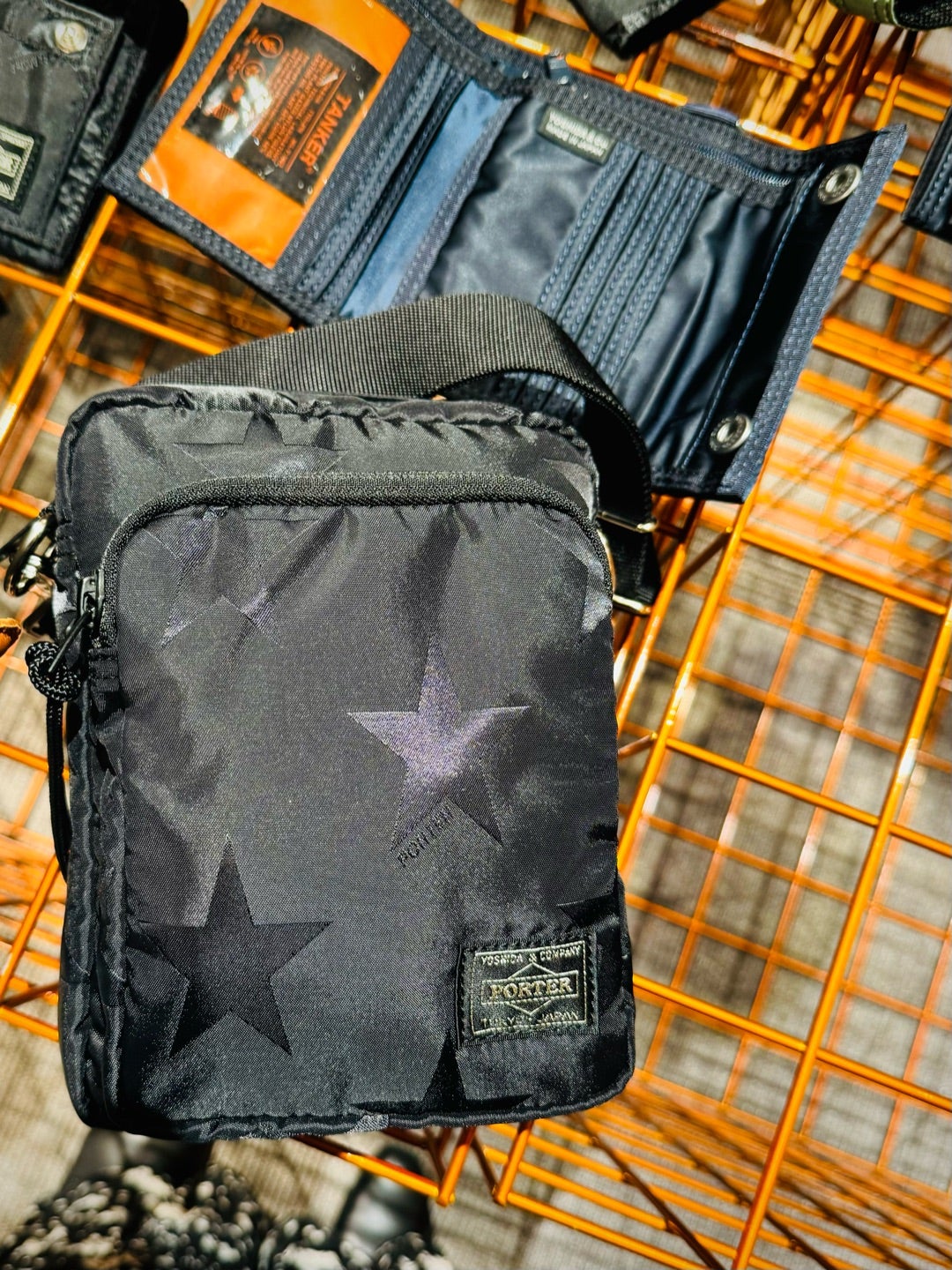 ポーターの星柄FLAG 再入荷してるって | ゆきこ：1、2、3、4年目と3人