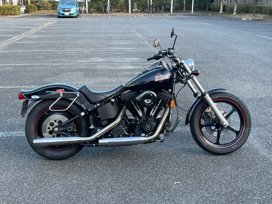 TC88ソフテイル用サンダンスボマーを、エボFXソフテイルに取り付け