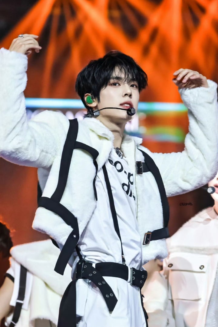 12/25 ZEROBASEONE ハンユジン SBS歌謡大祭典 画像 | みいのブログ