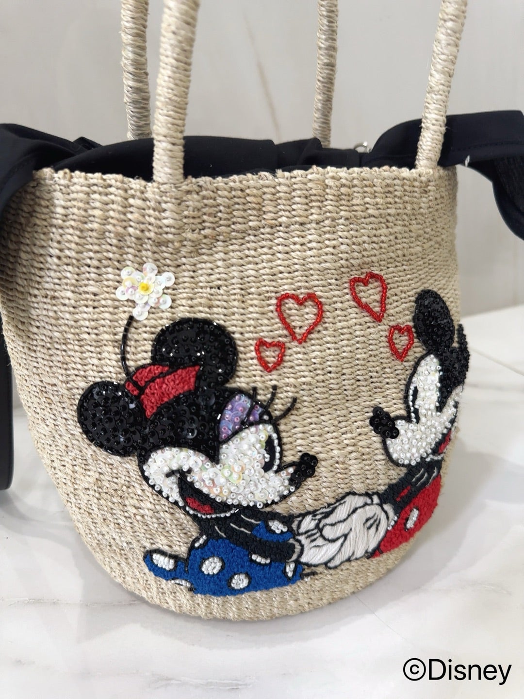 ミッキー型 ブラック かごバッグ BEAMS BOYより、ミッキーとミニーの顔