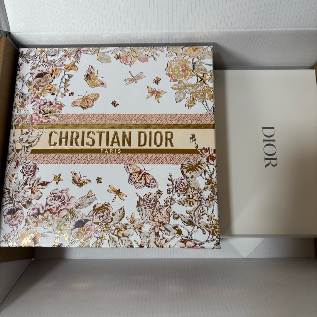 DIOR⭐︎マザーズデイ オリジナルポーチ 2025 | Misaのブログ