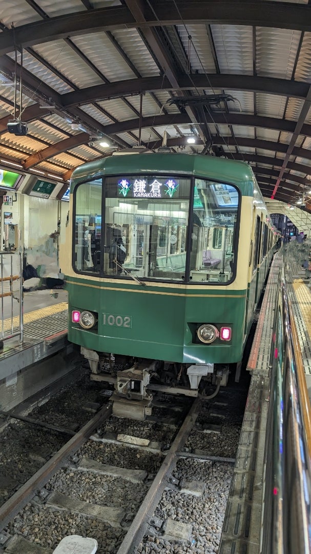 江ノ電1002F+1101Fによる鎌倉行きで、藤沢から江ノ島へ | しゃもじ