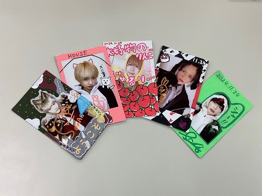 ダイノデンキ チェキ・ハピカ落書き大展覧会 2024 | ラムネ商店街