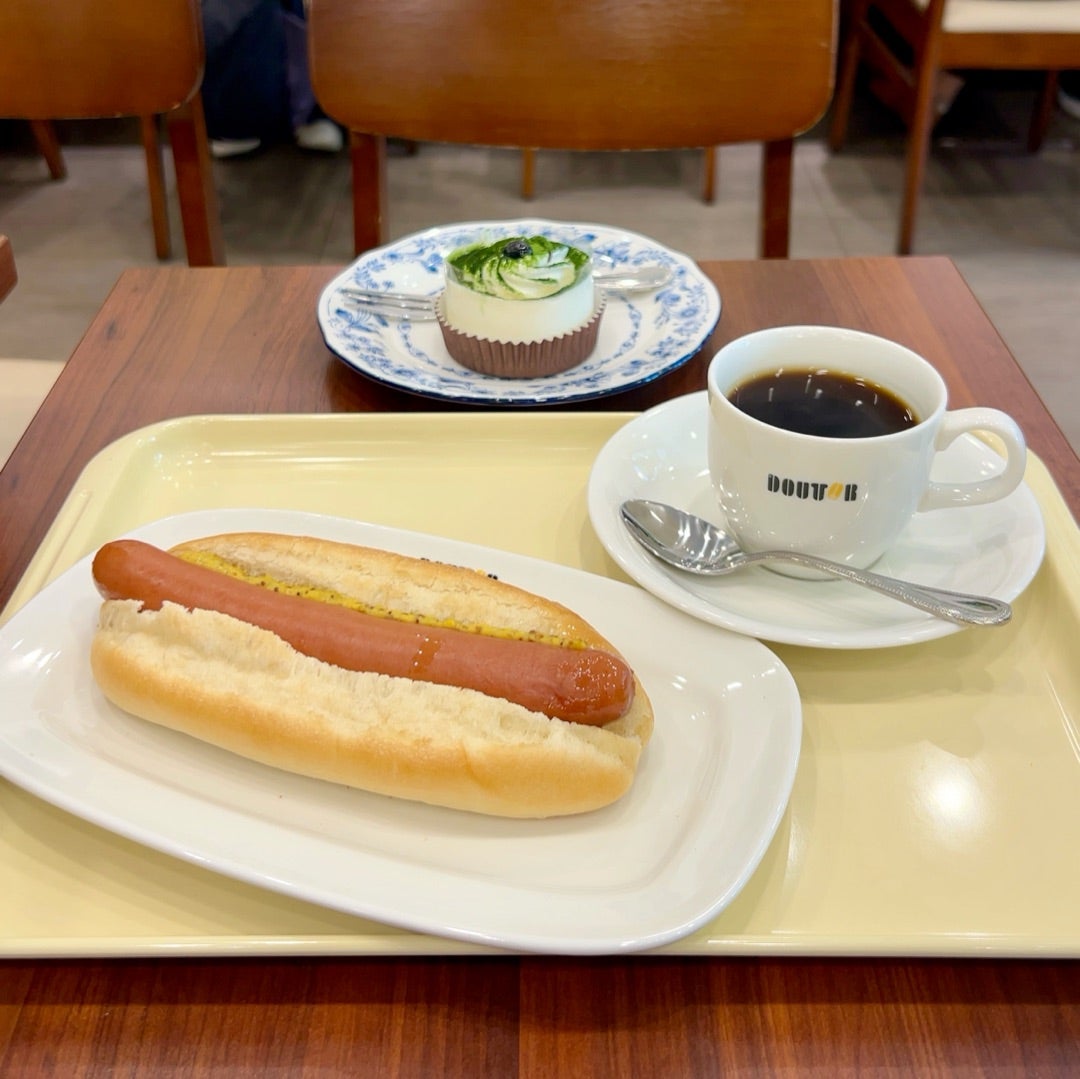 ドトール45周年のジャーマンビッグドッグと新スイーツ | ひとりでも