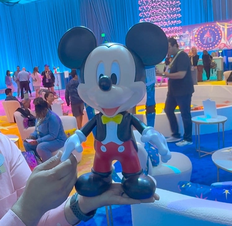 カリフォルニアディズニーで「しゃべるミッキーのポップコーンバケット