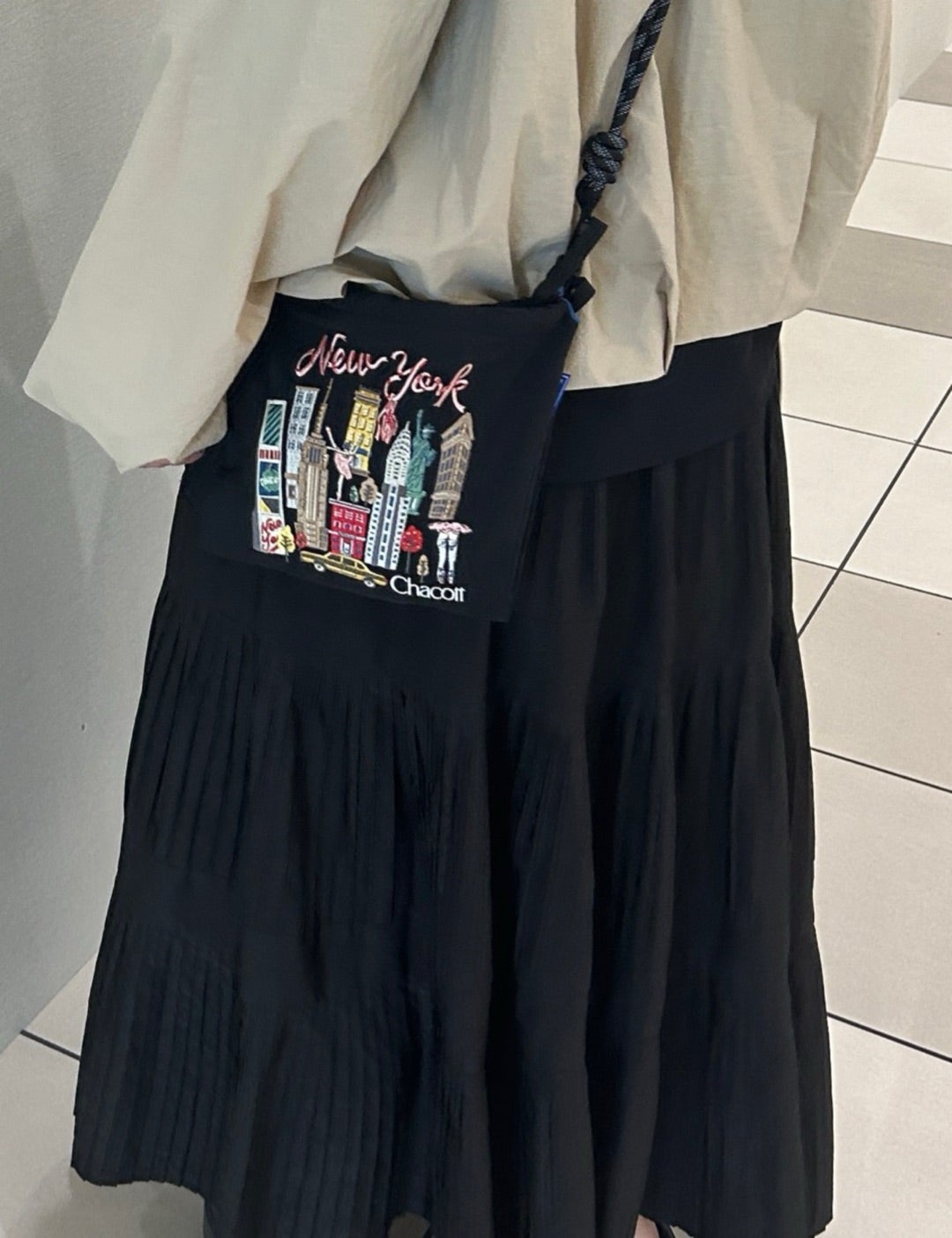 つけてる事を忘れるくらい軽い、ボールアンドチェーンのポシェット