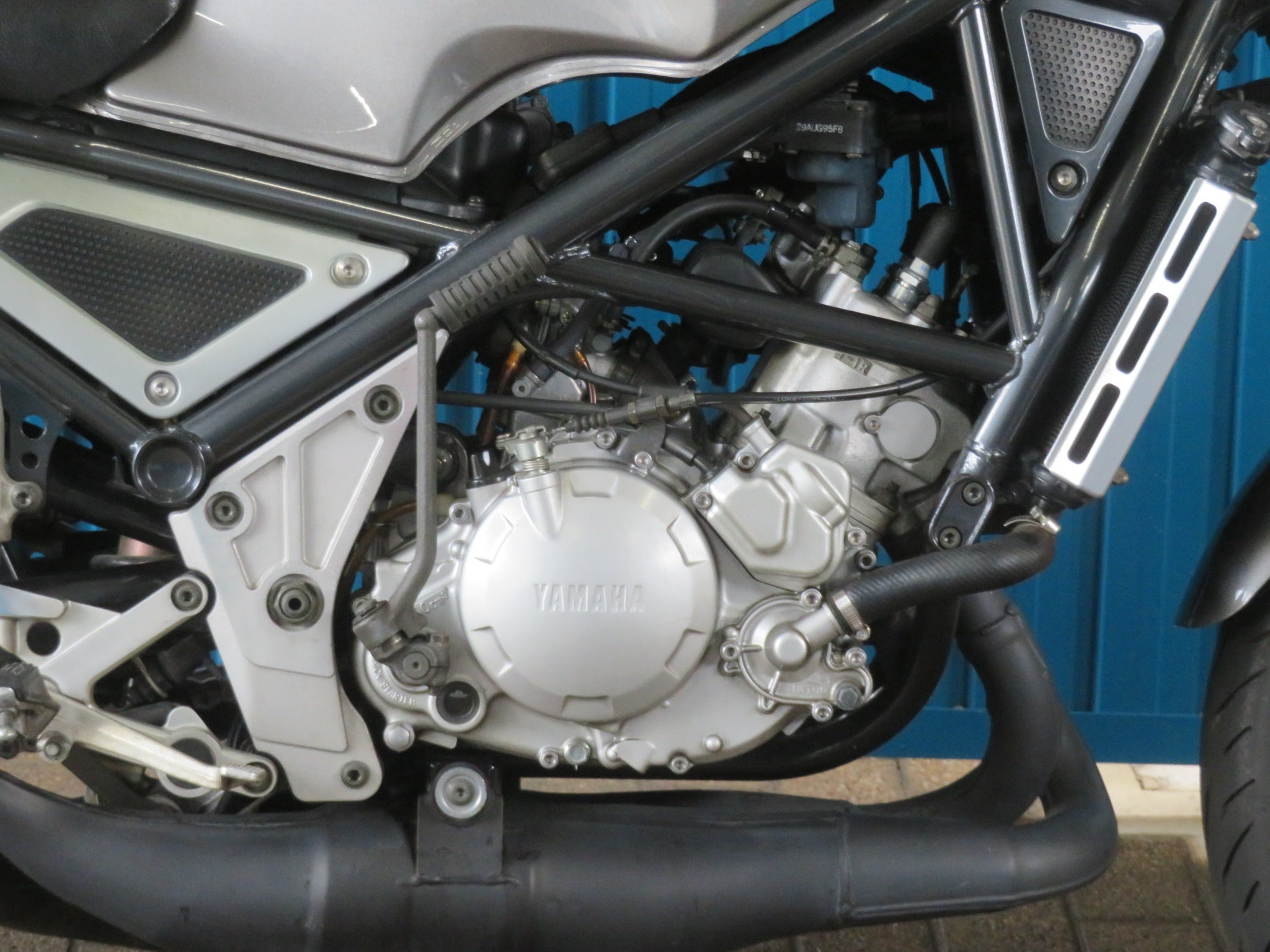 トラスフレームとクロスチャンバーの衝撃！R1-Z！！【市川絶版館