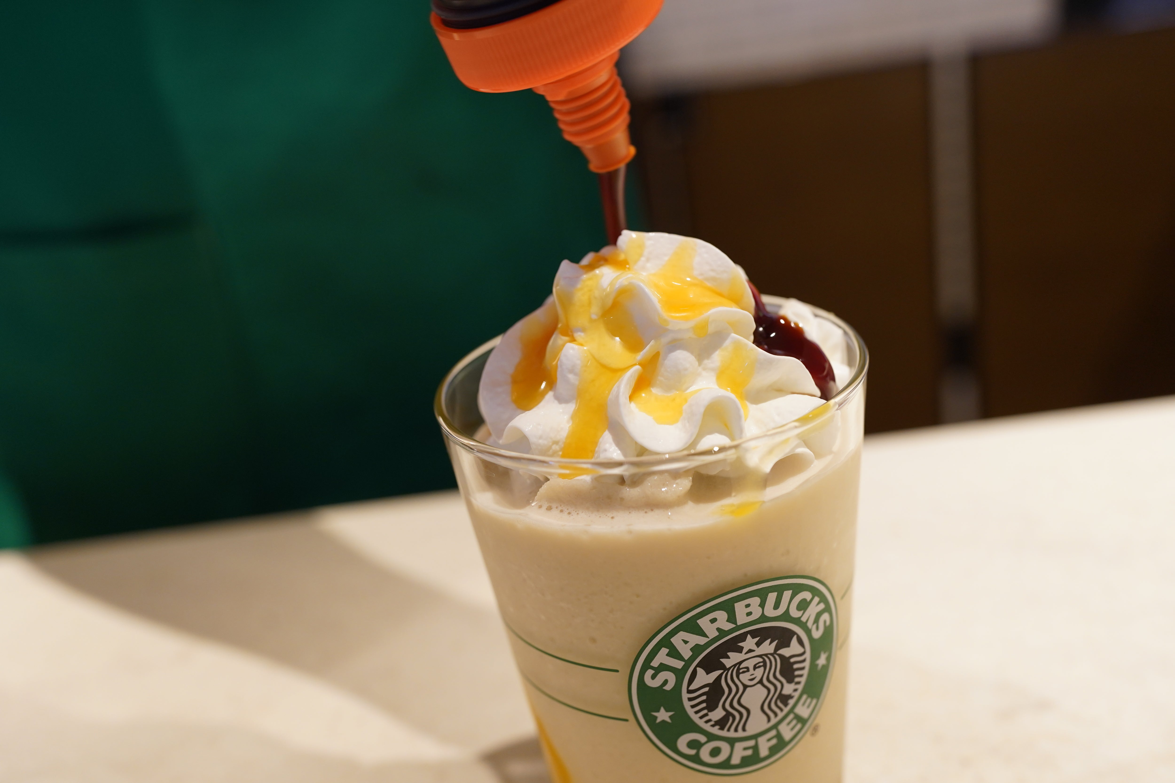 スタバの“辛すぎる”新感覚フラペチーノ爆誕？ホットハニー×マンゴー