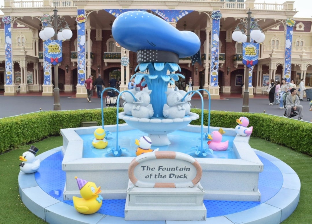 去年はシンデレラ城前！今年は場所を移動したドナルドの噴水