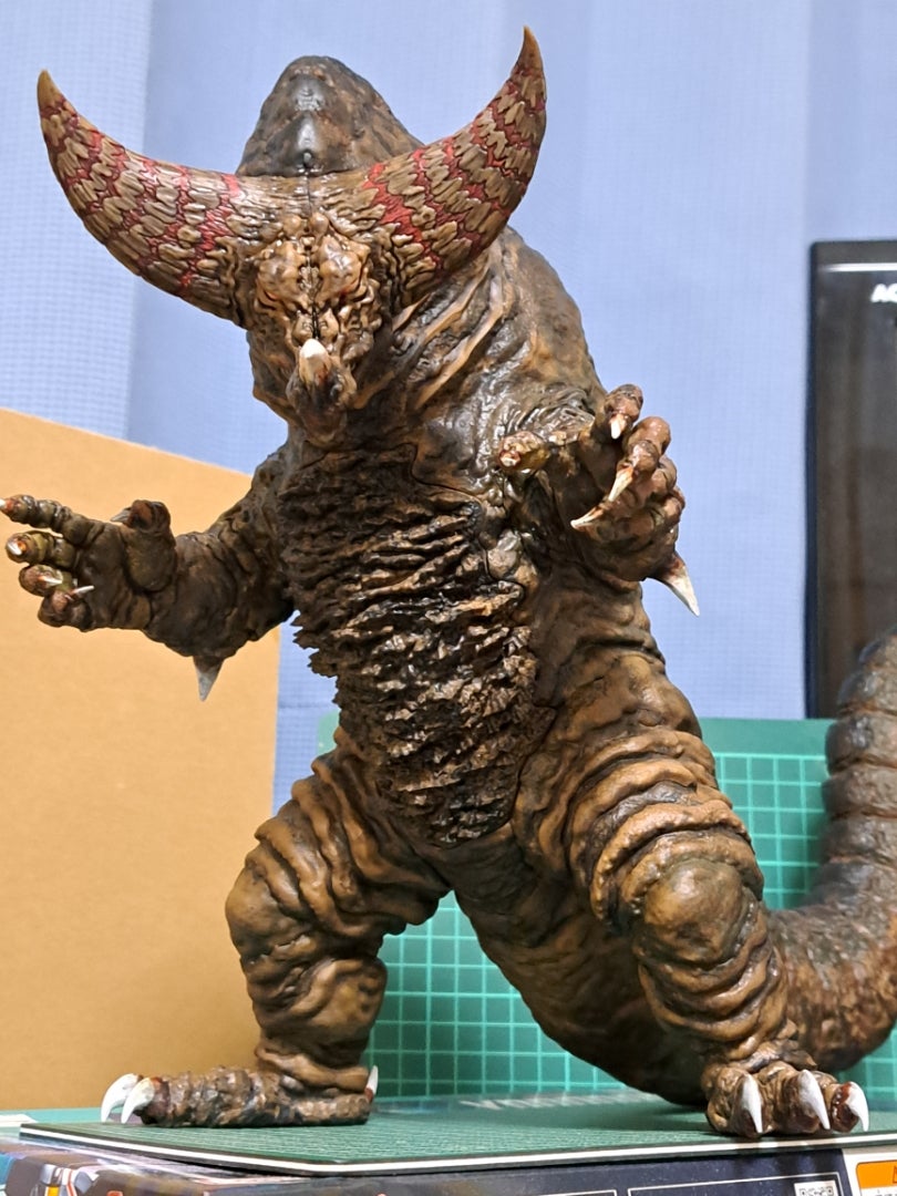 1番くじ ゴモラ 改造リペイント | ライトニングのフィギュア大好き(๑•̀