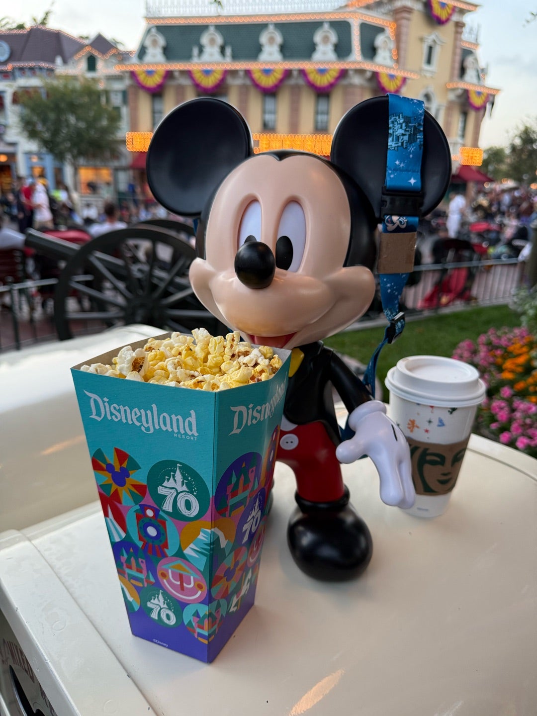 これならみんなが買えるね！動いてしゃべるミッキーバケットの意外な