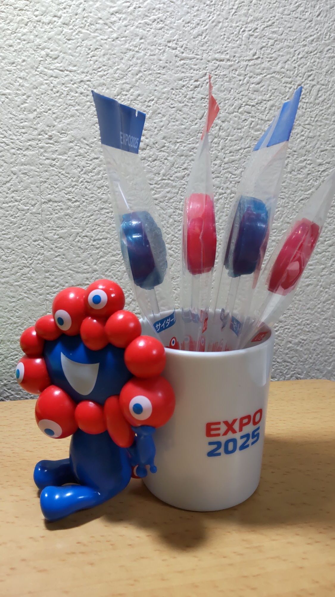 ミャクミャクグッズ詰め合わせ ボールペン、貯金箱、ハーブティーなど