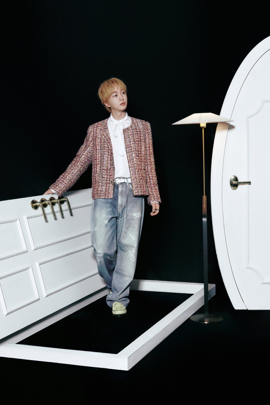 その手に持っているものが気になります オニュ Concept Photo 99% | そ