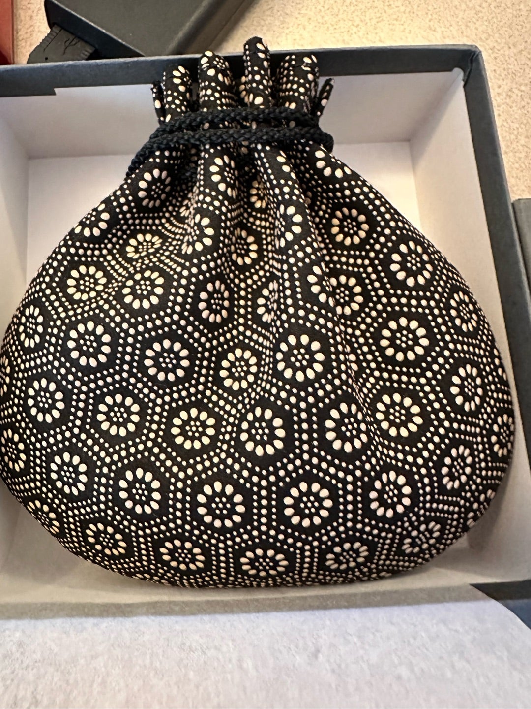 印傳屋 印伝ぶどう柄 合切袋 巾着 印傳屋 印伝ぶどう柄 合切袋 巾着