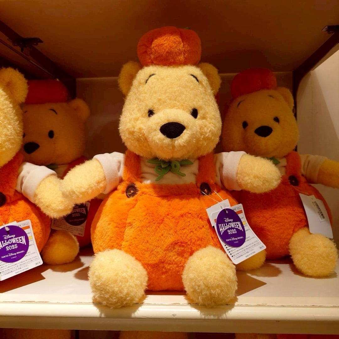 今年も登場！ディズニー・ハロウィーン2025 プーさんのぬいぐるみ