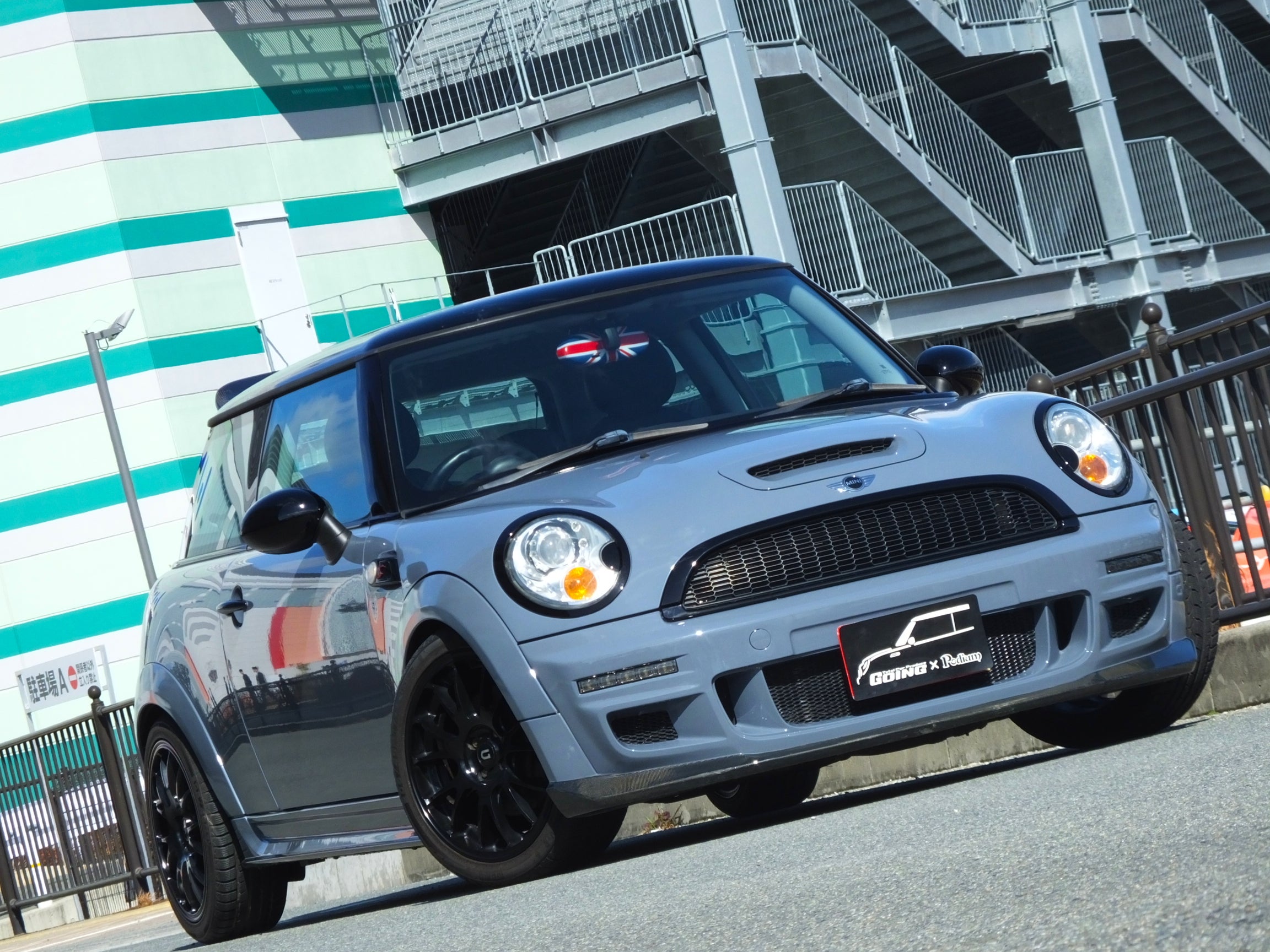 ☆新入庫情報☆ナルドグレー全塗装！GIOMICフルエアロ装着R56クーパーS