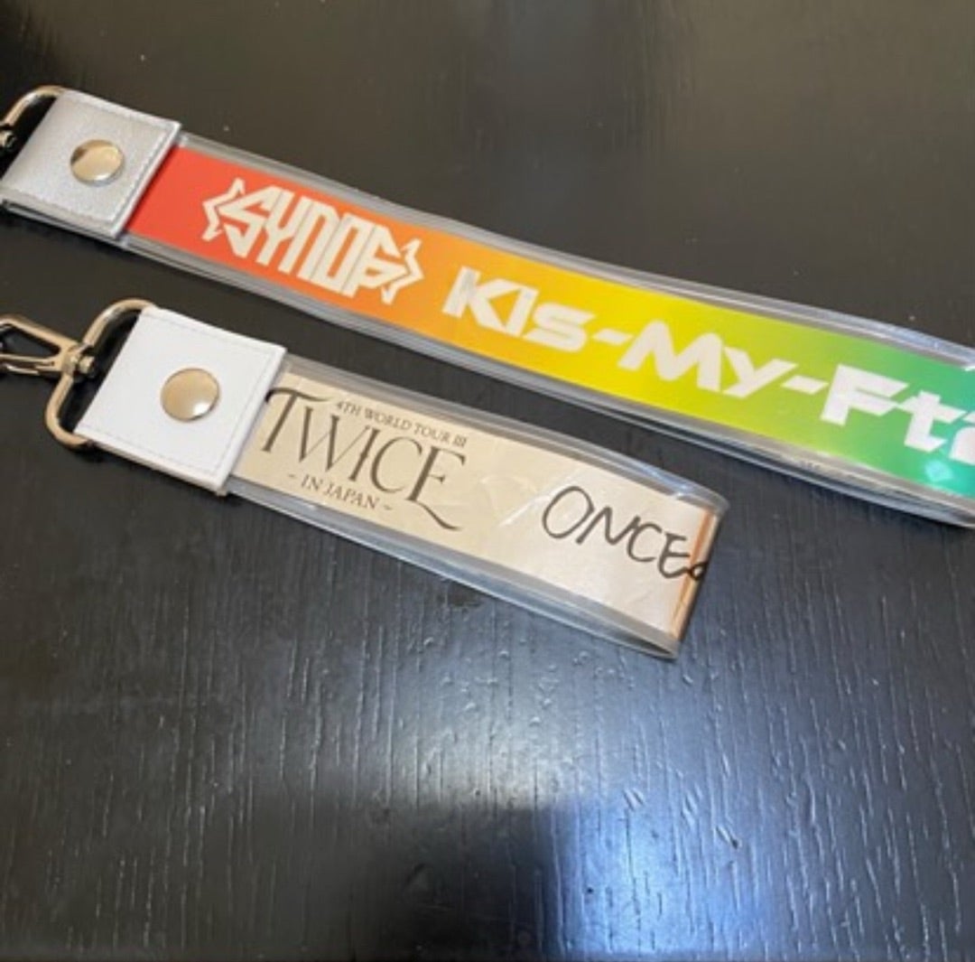 お客様着画】TWICE 、Kis-My-Ft2、の銀テープストラップキット着画