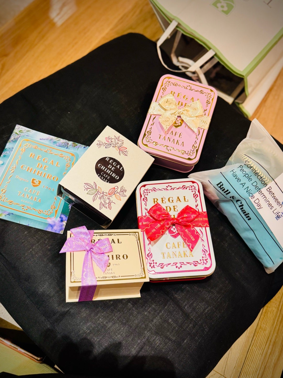 日本橋三越 カフェタナカコラボ、ボールアンドチェーンバッグとお菓子