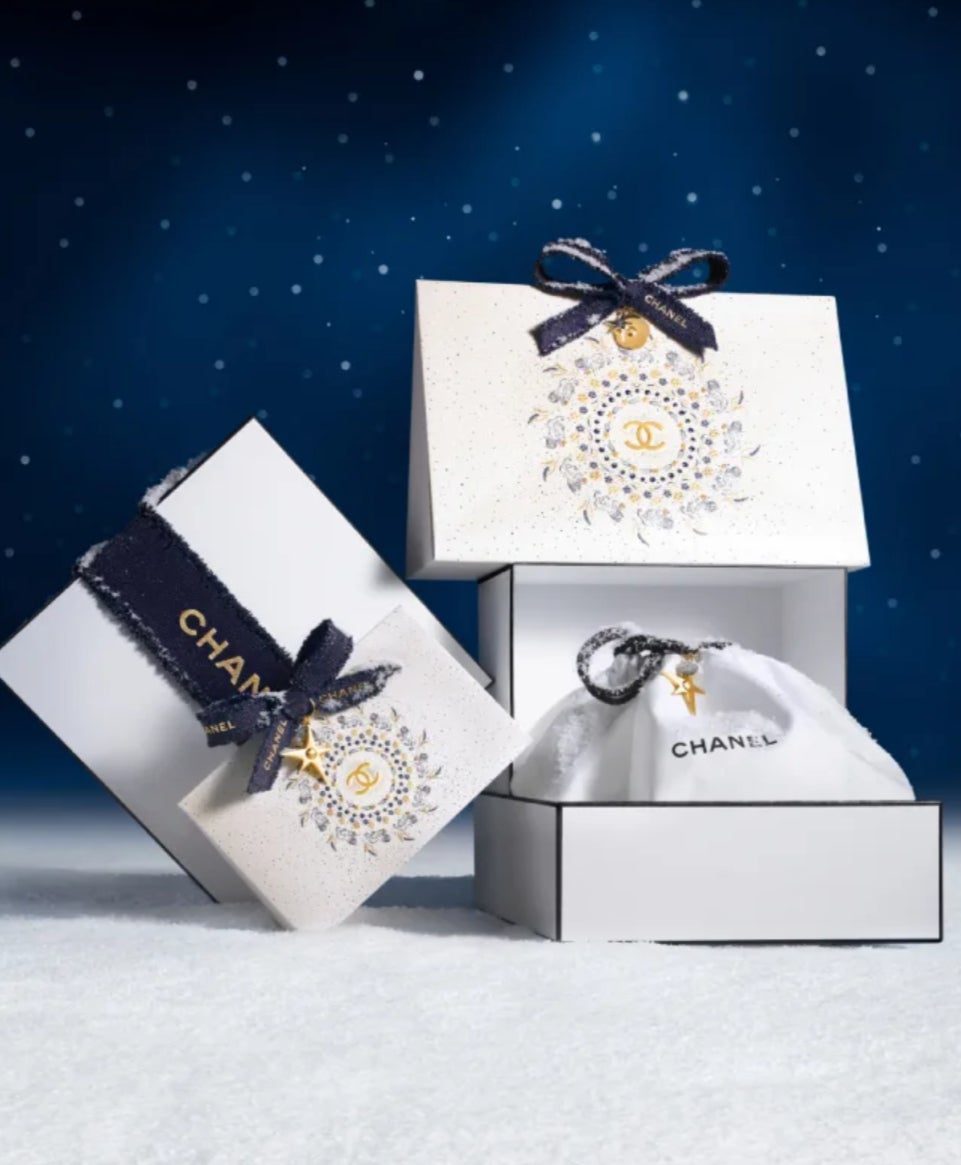 シャネルの2025年ホリデー限定ラッピングシャネルクリスマスラッピング