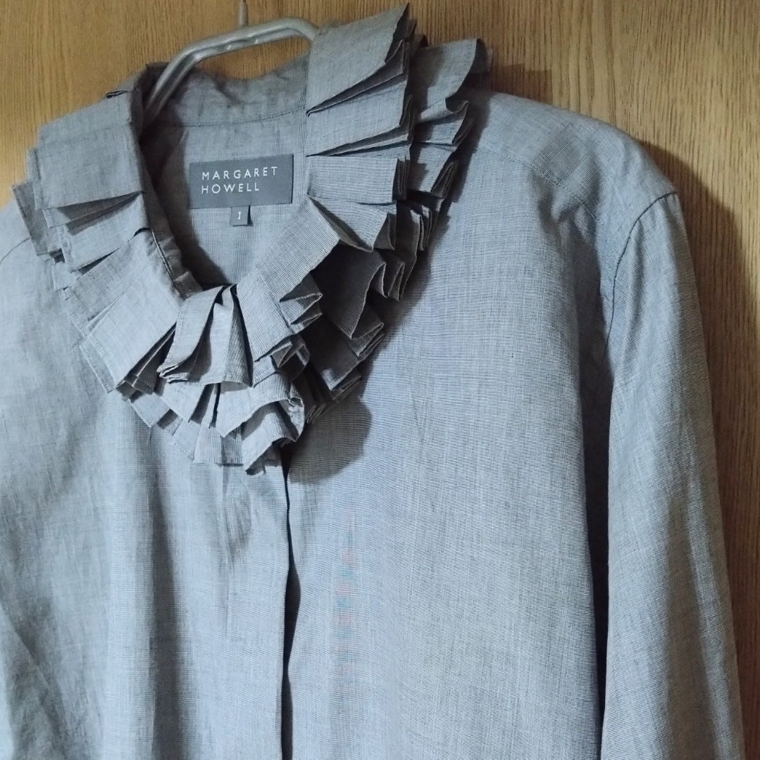 マーガレットハウエルのラッフルカラーシャツ | ともりんの独り言