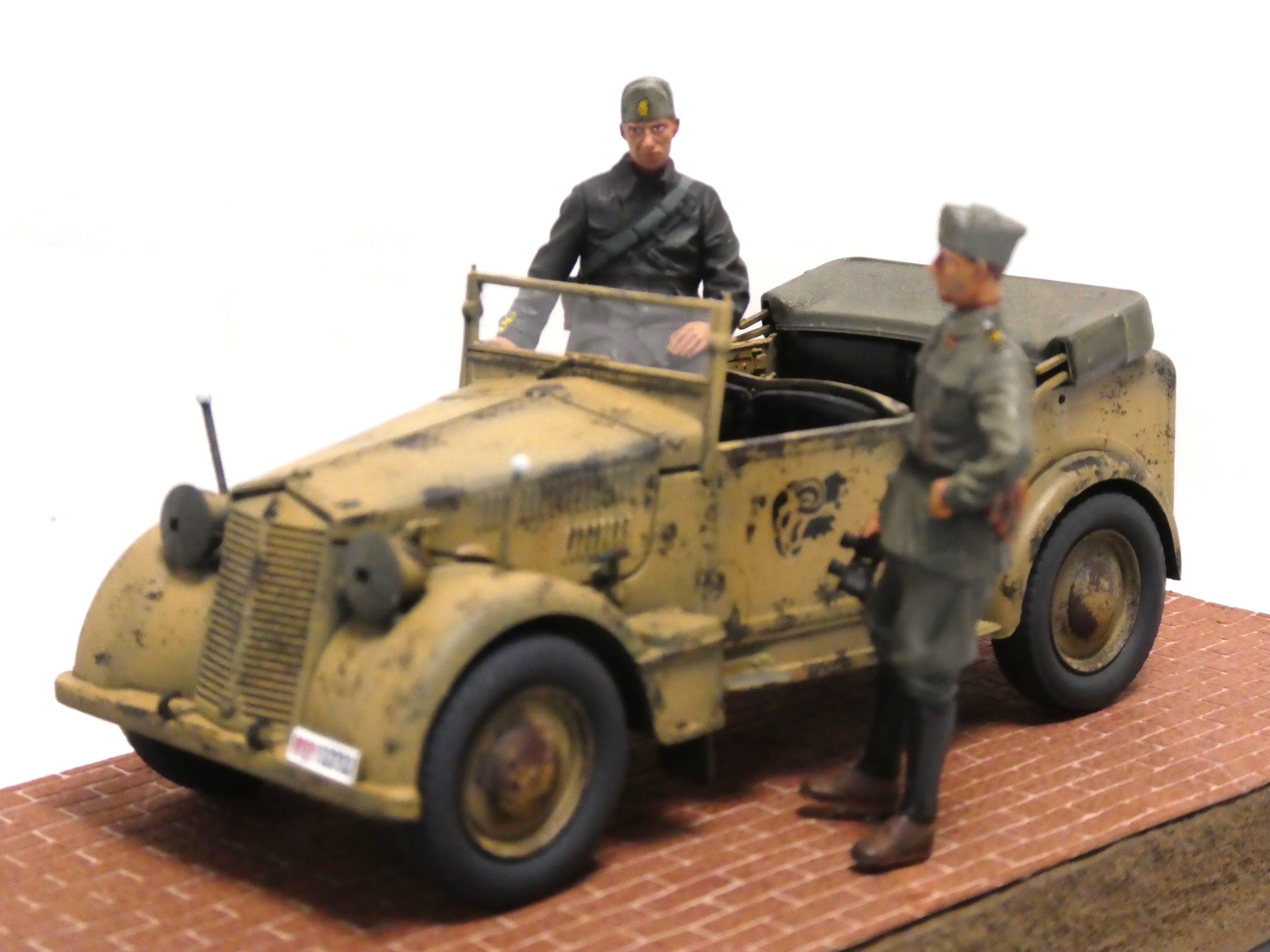 メルカリ出品「タミヤ・イタレリ 1/35 ドイツ・イタリア軍スタッフカー