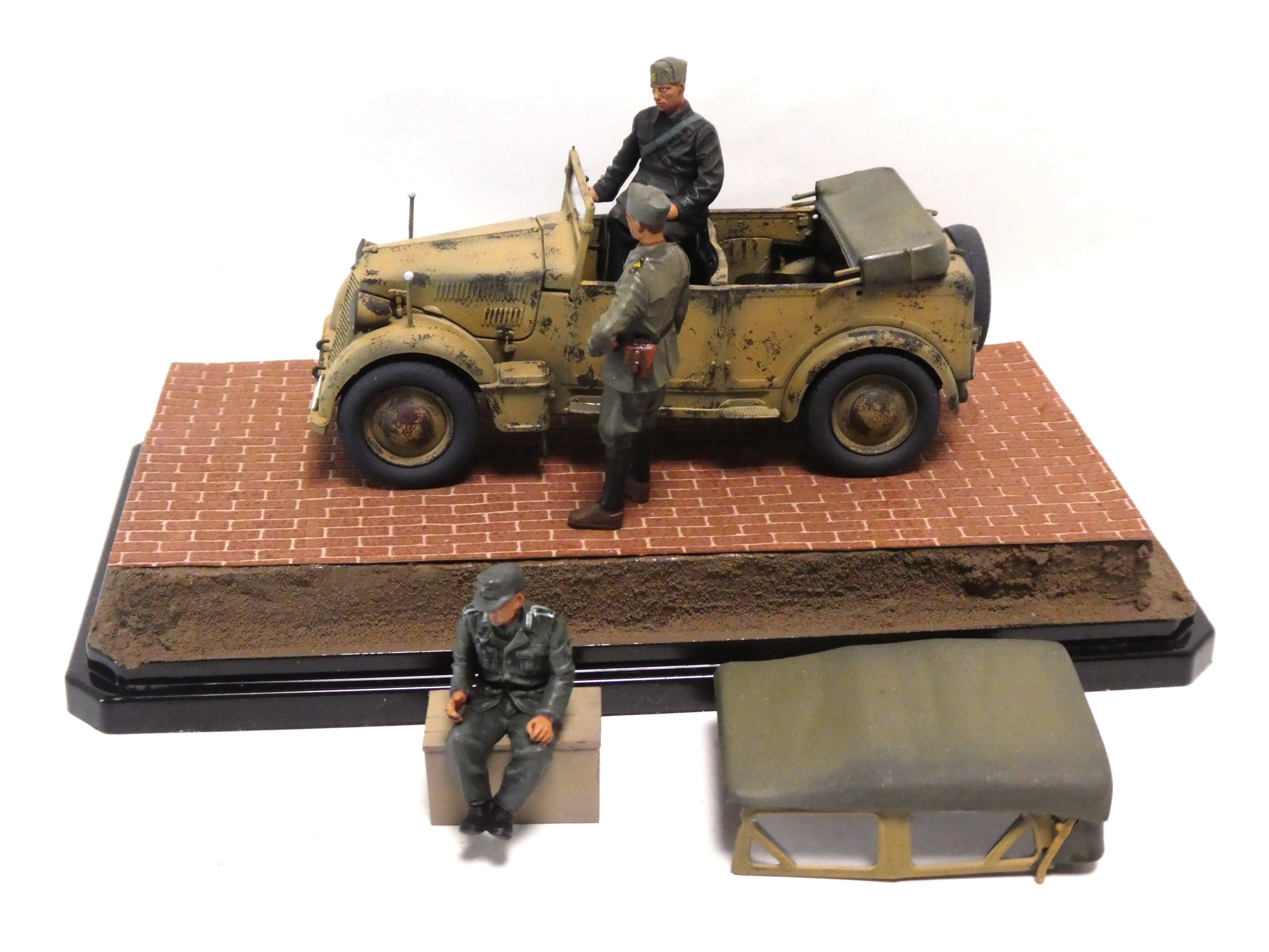 メルカリ出品「タミヤ・イタレリ 1/35 ドイツ・イタリア軍スタッフカー