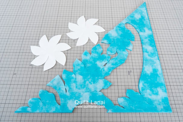 75角サイズでティアレとラウアエのタペストリー | ハワイアンキルト