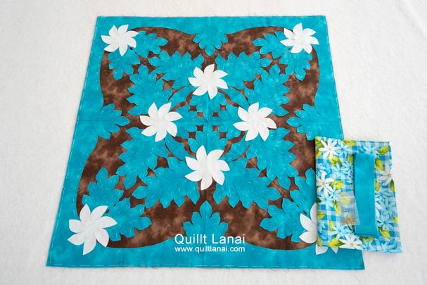 75角サイズでティアレとラウアエのタペストリー | ハワイアンキルト