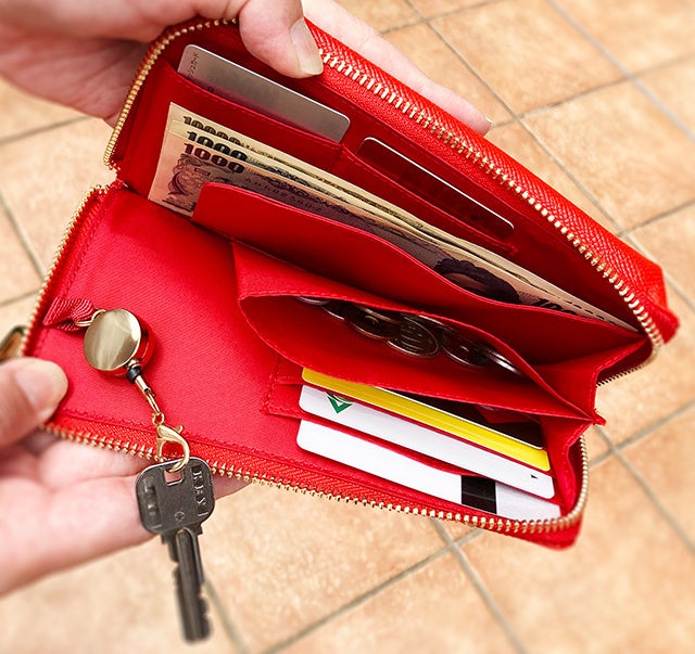 スマホ、お金の出し入れ楽々】使いやすさ抜群！ミニマルポシェット