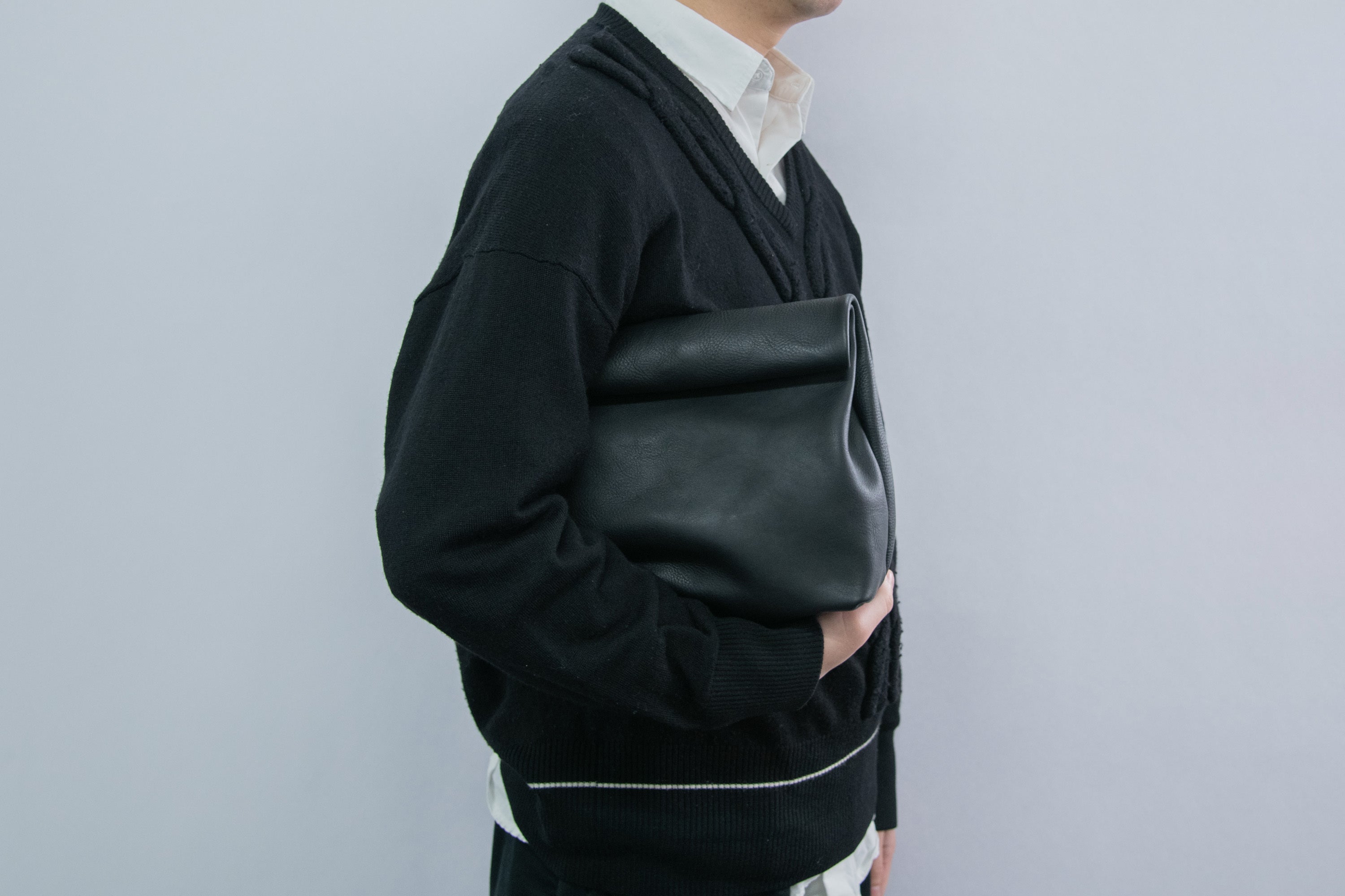 クラッチなのに大容量】バッグ職人が本革で作るパン屋の紙袋風バッグ