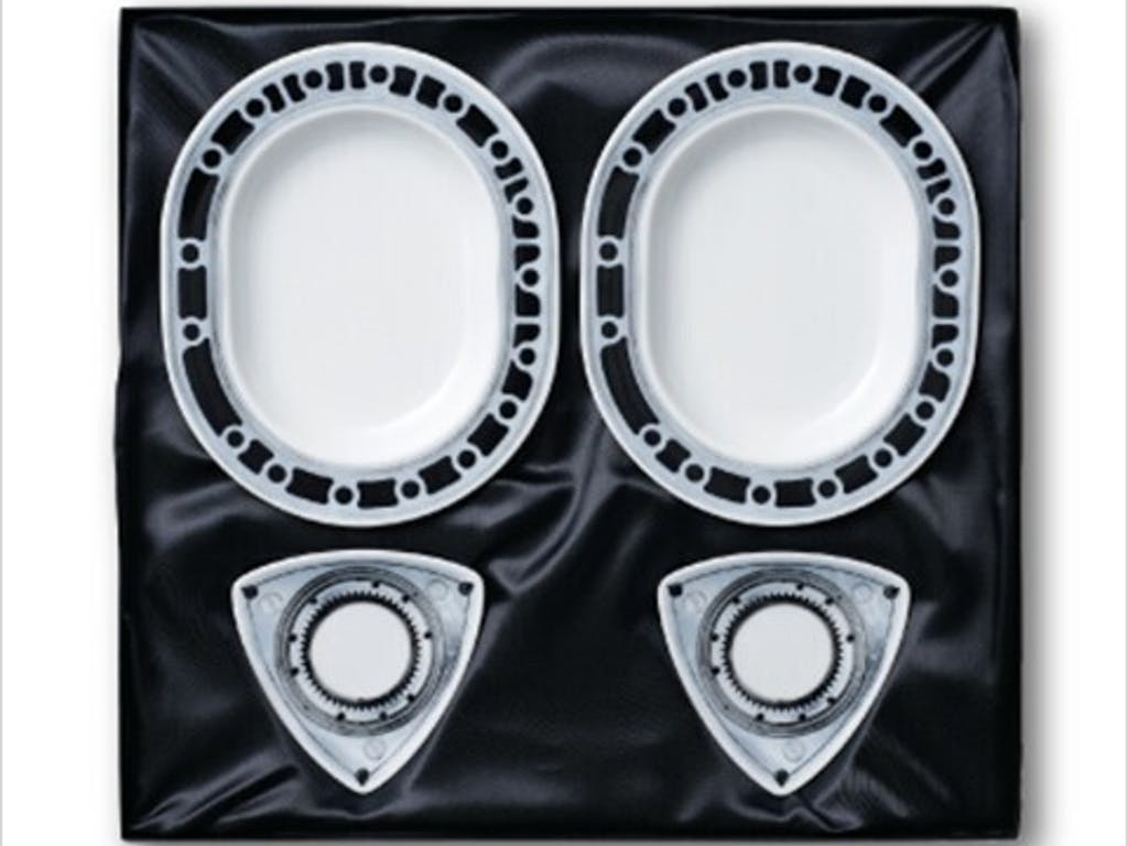 あのロータリーエンジンが食卓に！RX-7ローター・ハウジング皿セット