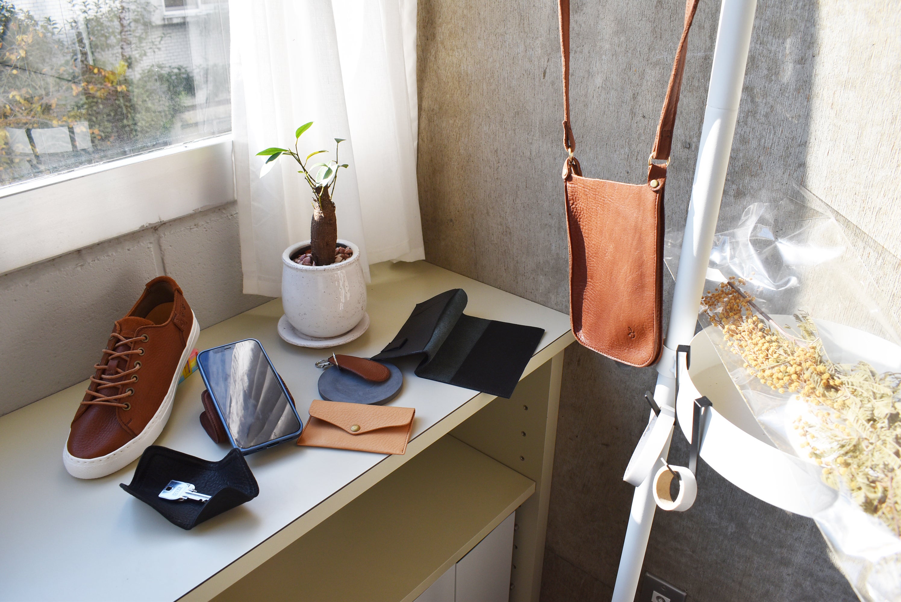 究極の柔らかさを追求した「ボタニカルレザー」でつくるスニーカー