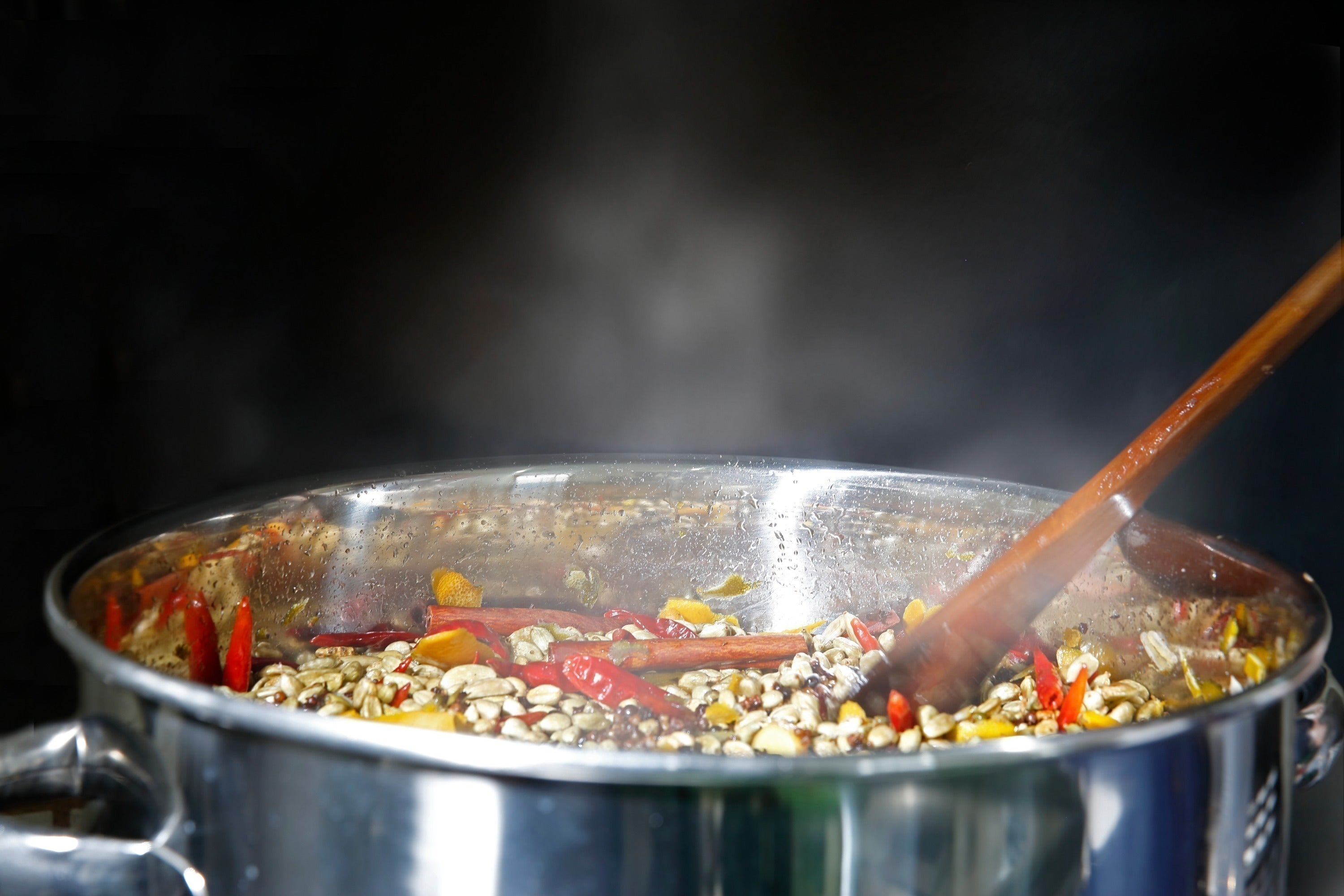 アガる」を追求したクラフトコーラの製品化で、「超まちづくり」を実現