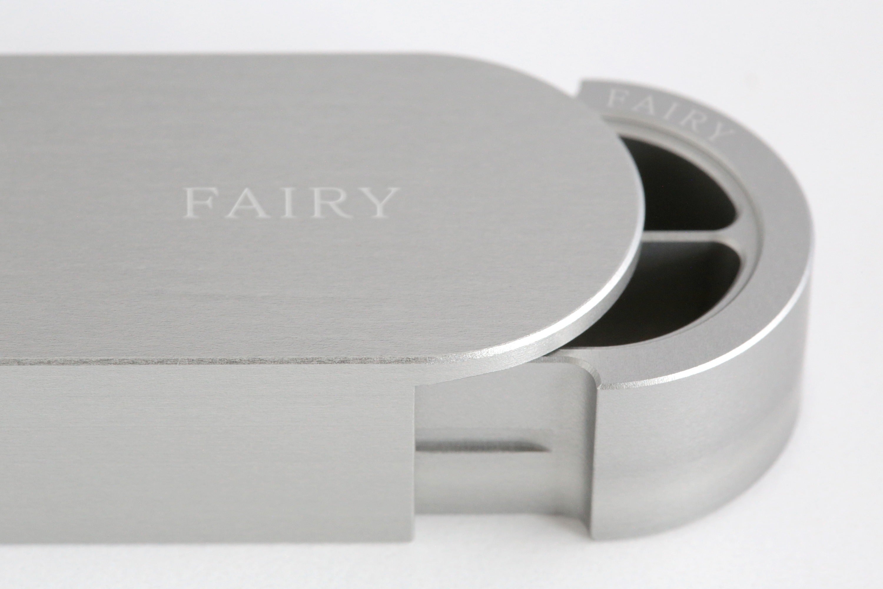 抜けた子供の歯】金属の耐久性と美しさで、想い出として残したい親の