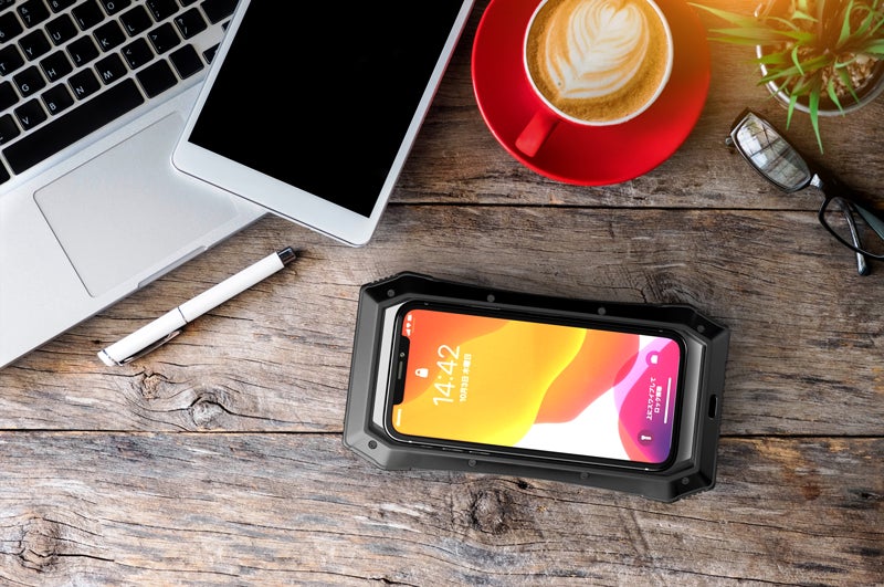 タフでマルチな新世代パワフルモバイルバッテリー『SurgeProX2