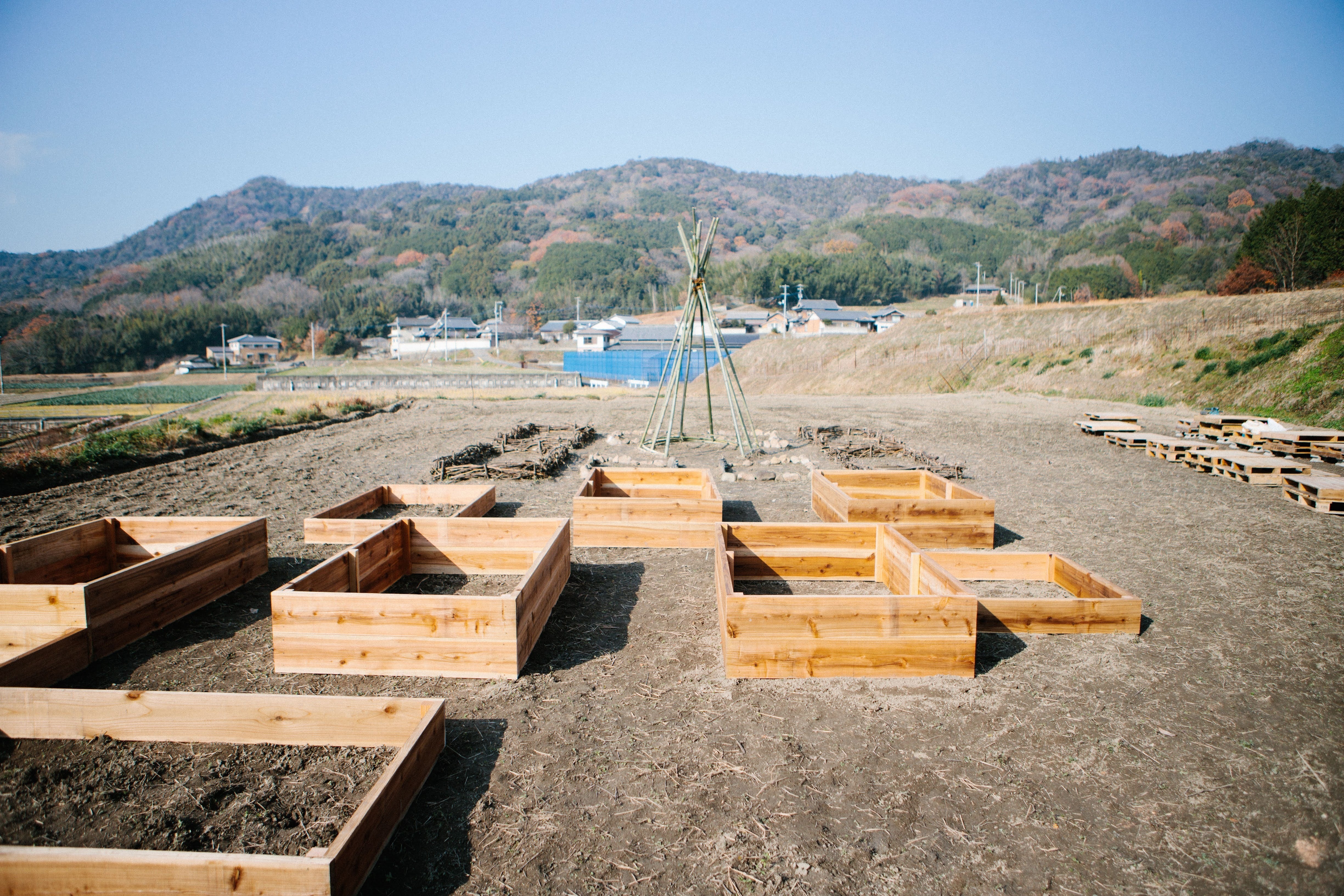 みんなの畑にレイズベッドの土台ができました。 - CAMPFIRE (キャンプ