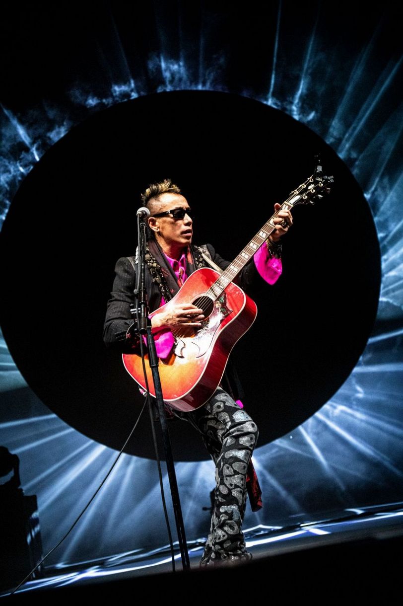 長渕剛、ギター1本 アコースティック形式のステージで魅了 約2年ぶり