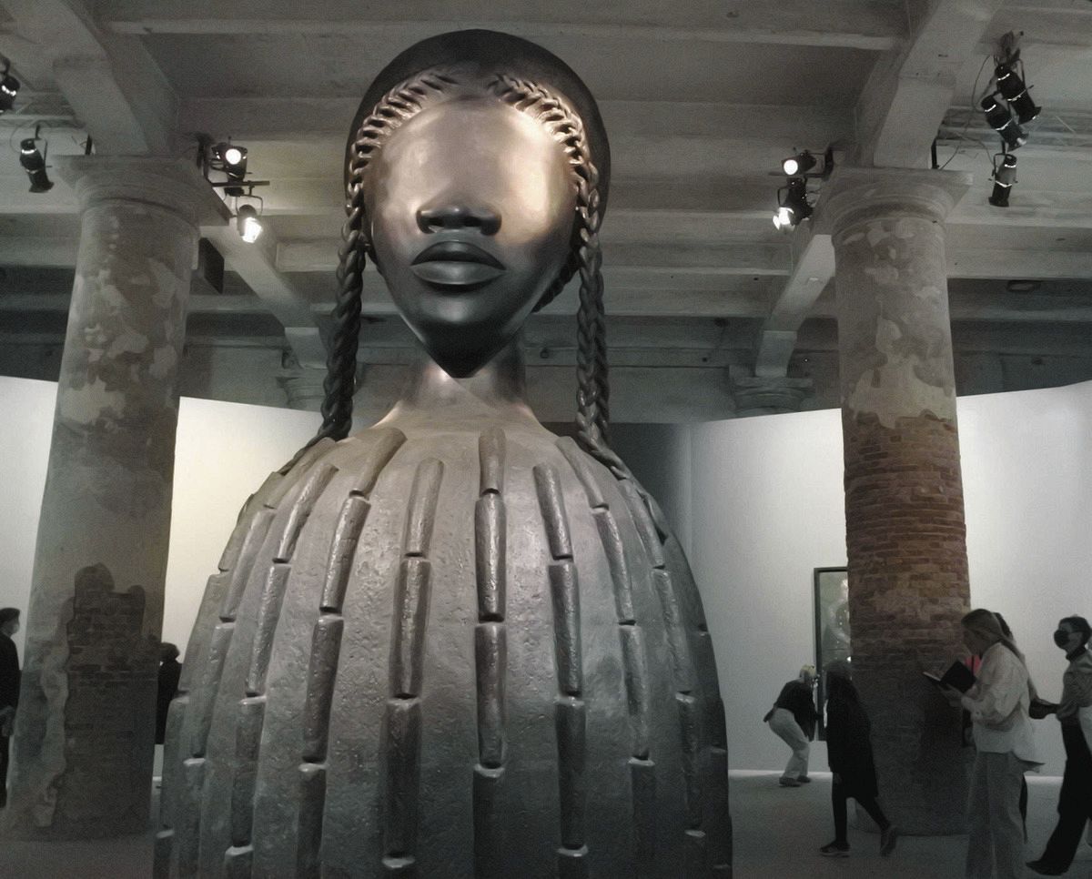 あいち2025＞ 必見の目玉作品 シモーヌ・リー「無題」 現代を映す黒人