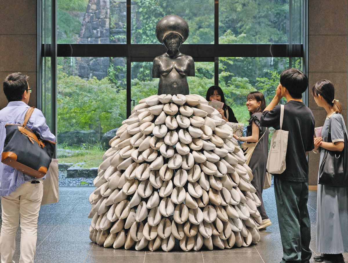 戦争、人種差別、環境汚染…アートには何ができるか 3年に1度の国際芸術