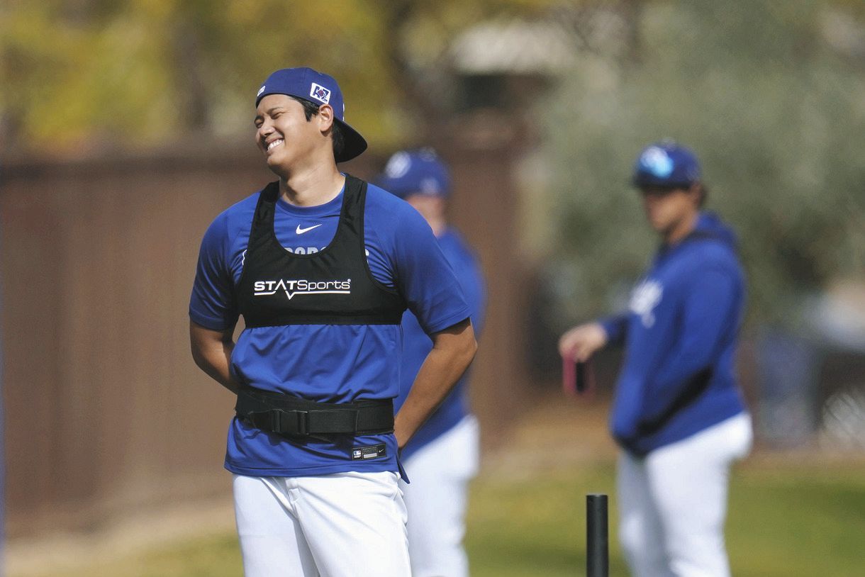 大谷翔平はグレーのシャツ、山本由伸はサングラススタイル、佐々木朗希