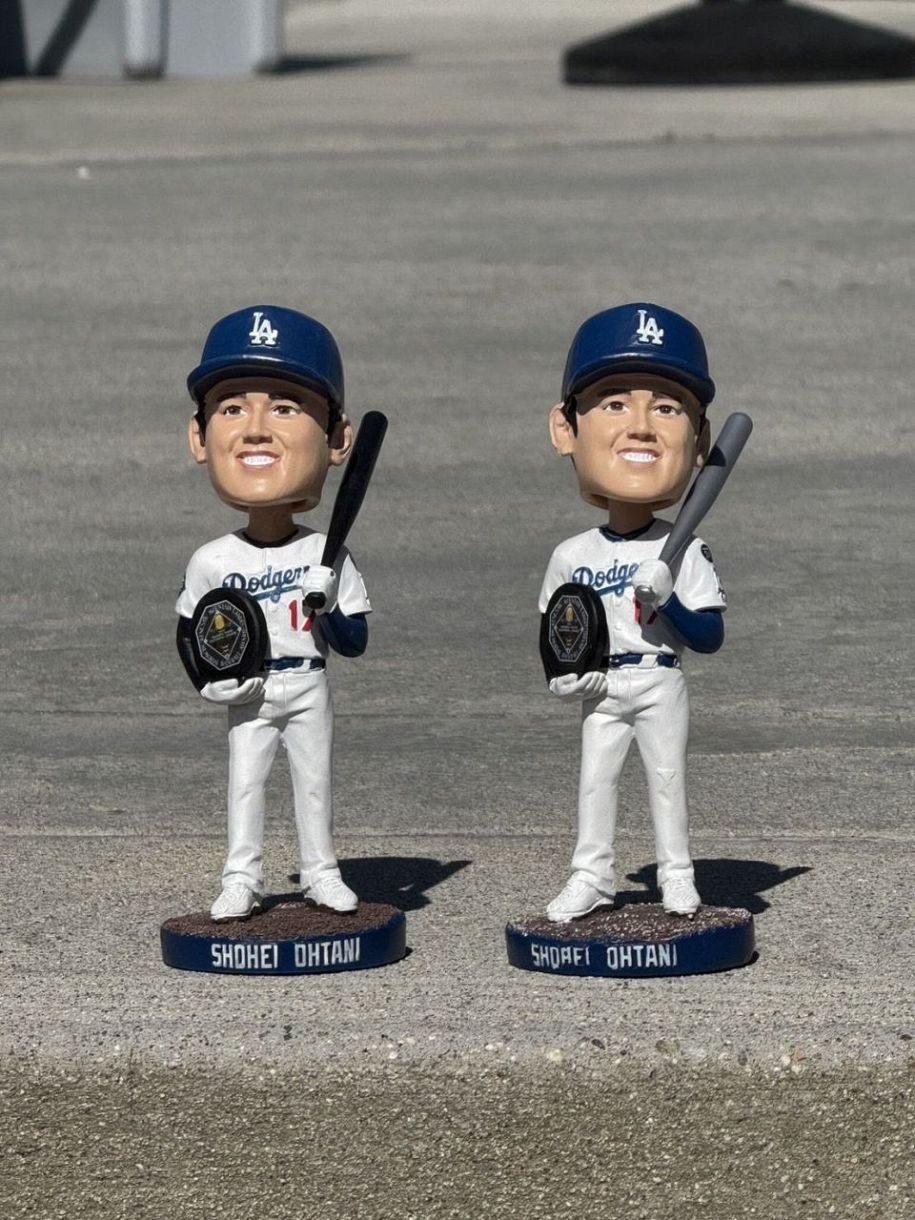 ◇MVP仕様だ…大谷翔平「ボブルヘッド・デー」来場者全員に配られた首