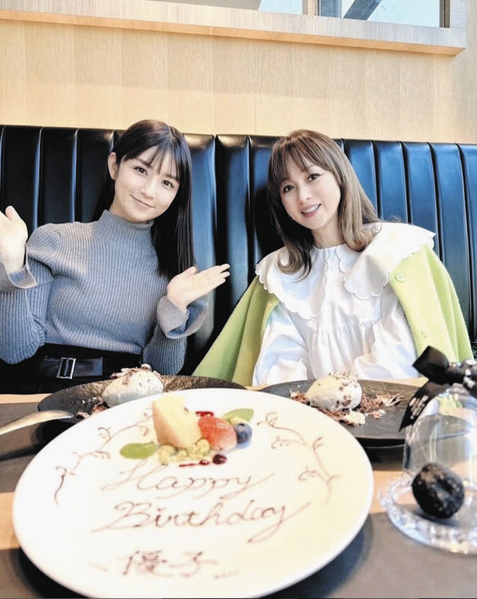 ◇小倉優子、渡辺美奈代とバースデーでデザート【写真】：中日スポーツ
