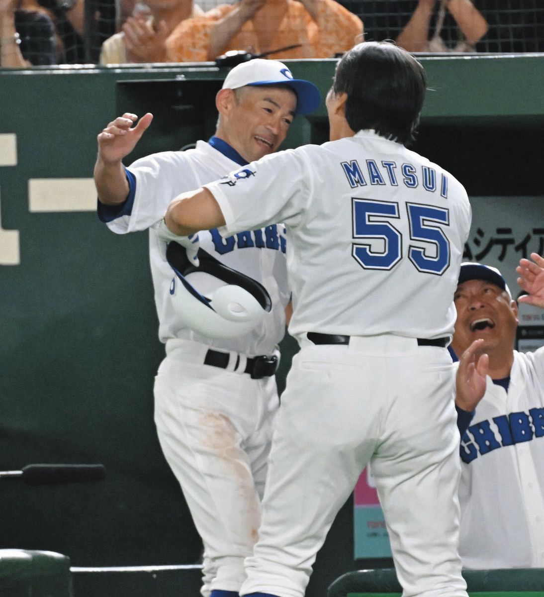 ◇イチローさん、3ラン放った松井秀喜さん迎える【写真】：中日