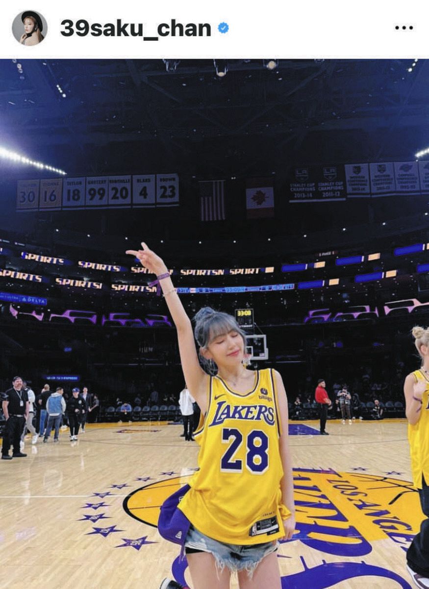 ◇宮脇咲良、八村塁の「28」ユニホーム姿で「We win」【写真】：中日