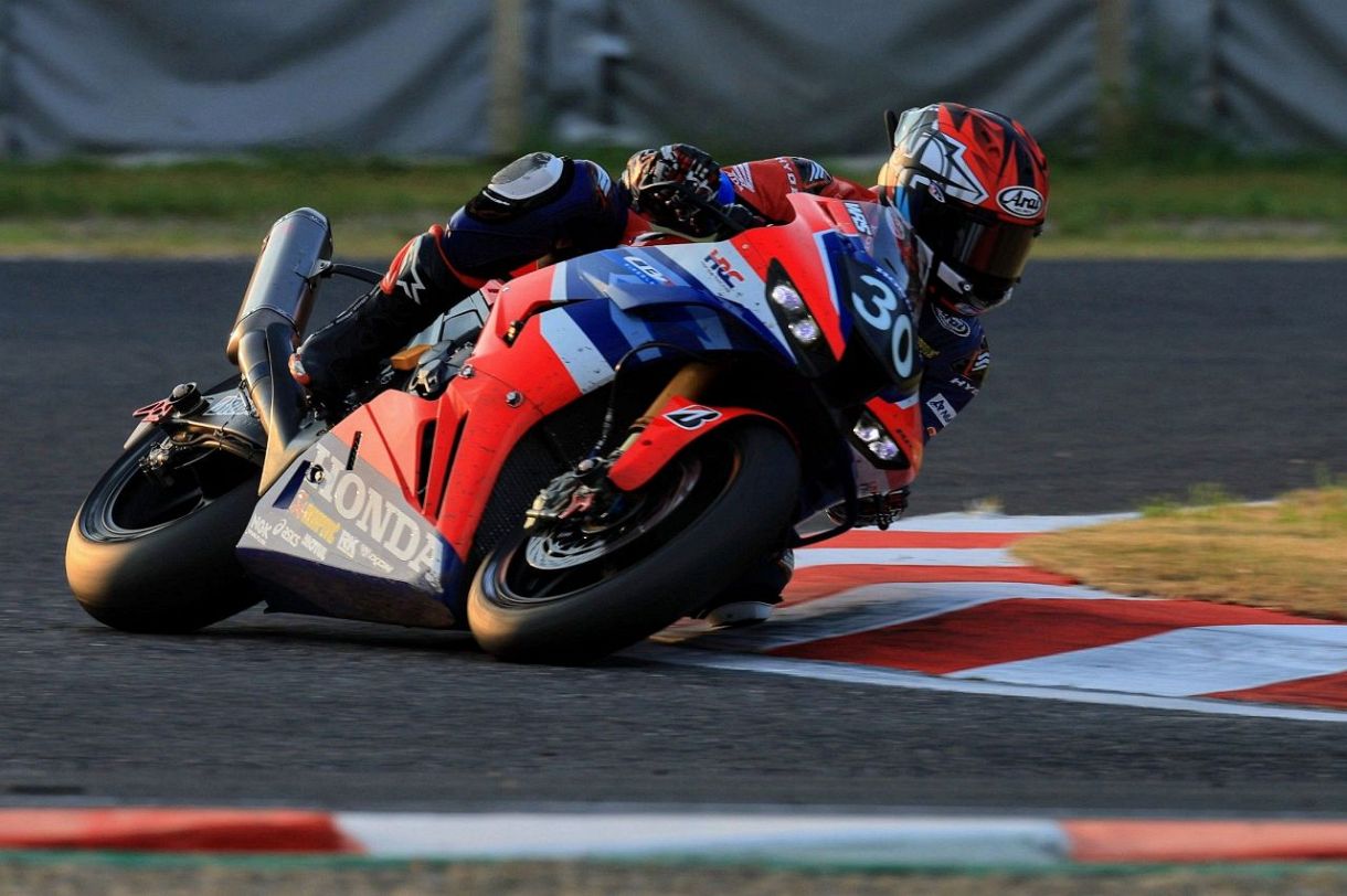 鈴鹿8耐】ホンダHRCが超猛暑に動じず4連覇 35歳の高橋巧が前人未到の