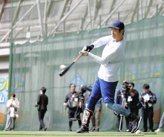 中日・上林誠知、2安打「いい形で投手との間合い」 リストバンドの