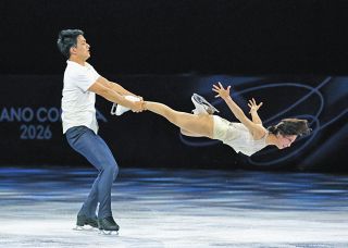 ◇桐谷美玲の足が長すぎるハイヒールコーデ【写真】：中日スポーツ