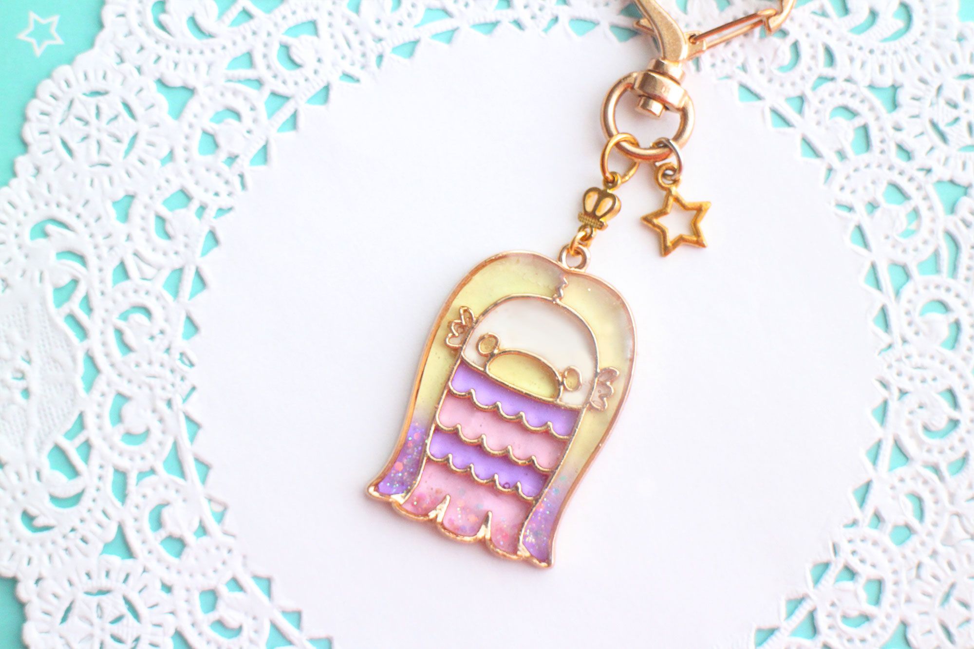 レジンで作るアマビエ様キーホルダーの作り方 | croccha