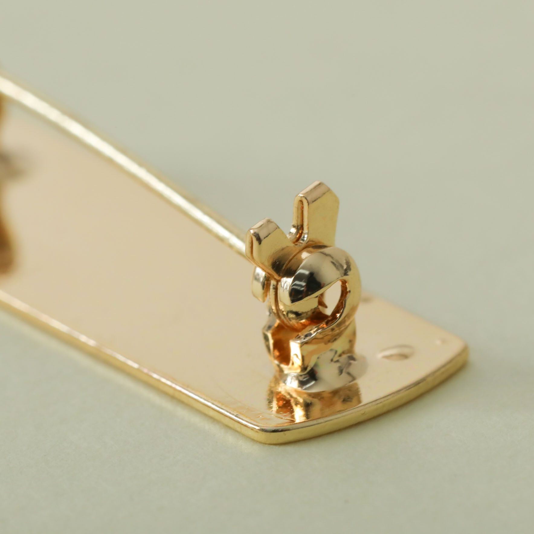 ブローチピン ネームプレート 貼付け可 ゴールド 10×30mm | クロッチャ